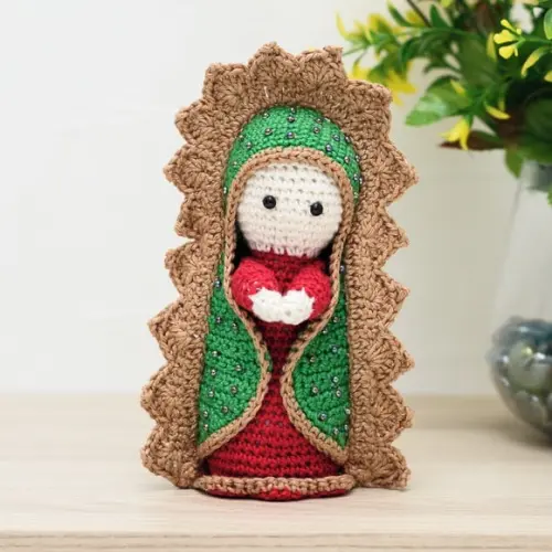 Nossa Senhora de Guadalupe em Amigurumi