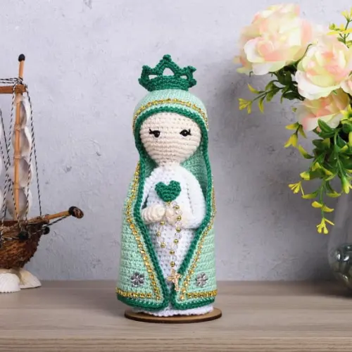 Nossa Senhora Verde Água em Amigurumi