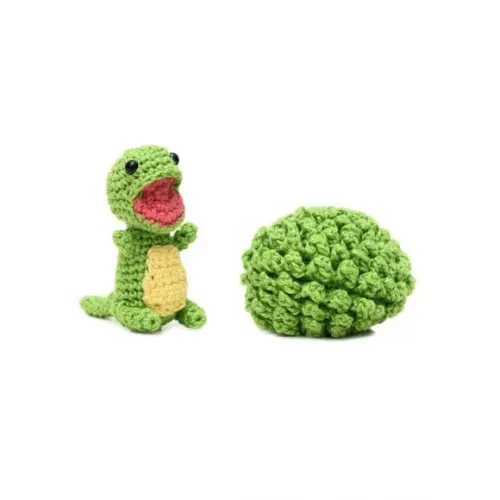 Ovo com Filhote de Dinossauro Verde em Amigurumi