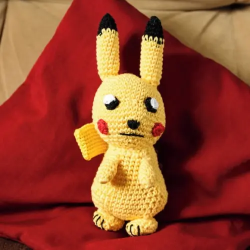 Pikachu Médio em Amigurumi