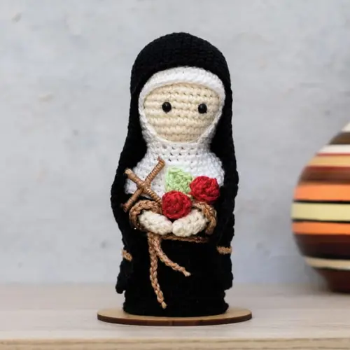 Santa Rita em Amigurumi