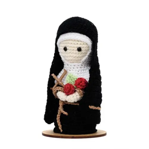 Santa Rita em Amigurumi