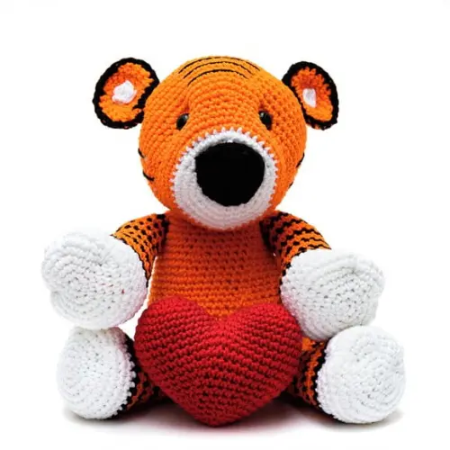 Tigre com Coração em Amigurumi