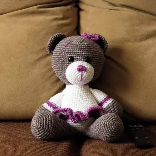 Ursa de Saia Roxa em Amigurumi
