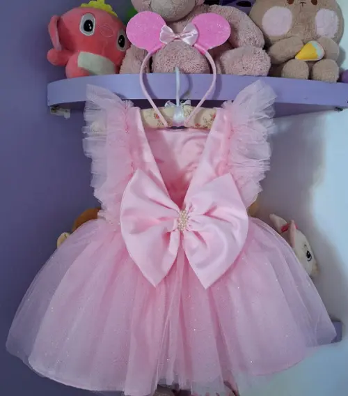 Vestido Infantil Minnie Rosa com Tiara + Tênis