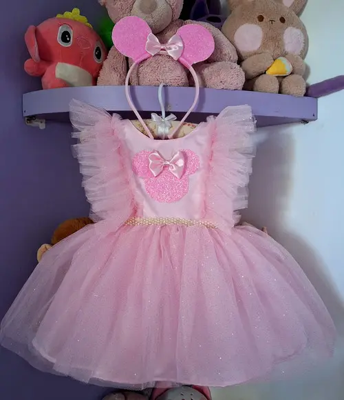 Vestido Infantil Minnie Rosa com Tiara + Tênis