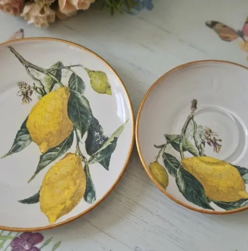 Jogo de pratos (1 raso + 1 sobremesa) em decoupage artesanal