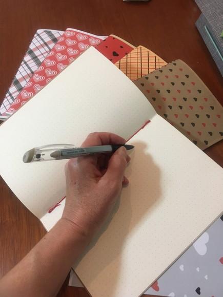 Caderno A5 costura artesanal 60 páginas