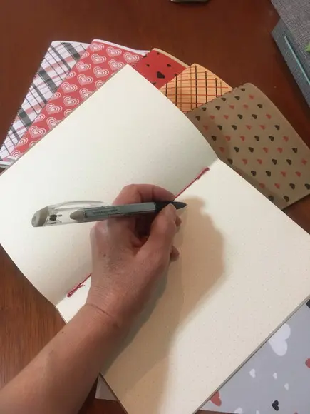 Caderno A5 costura artesanal 60 páginas