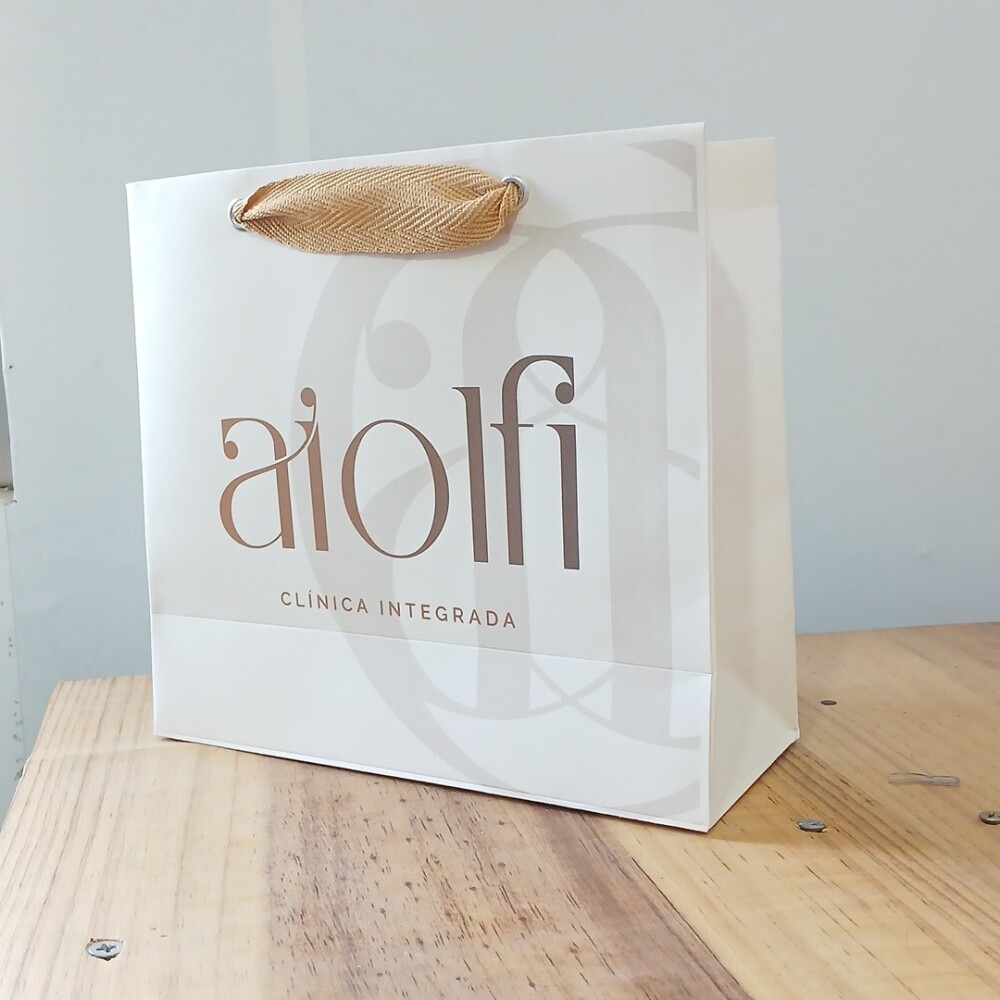 Sacola personalizada para clínica de estética com logo 20x18x8c