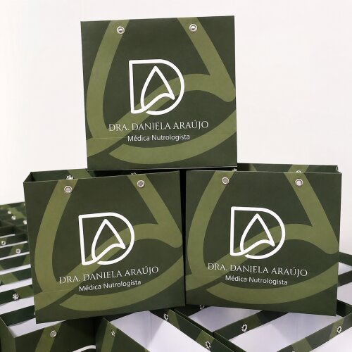 Sacola personalizada para clínica de estética com logo 20x18x8cm
