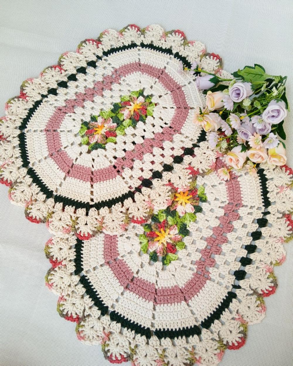 Kit 2 Peças Tapete de Crochê Oval com Flores Decoração Casa -