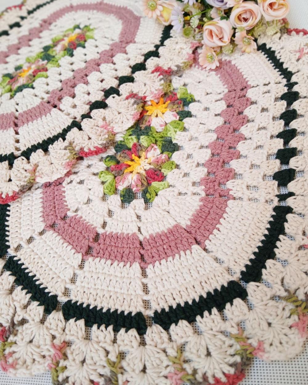Kit 2 Peças Tapete de Crochê Oval com Flores Decoração Casa -