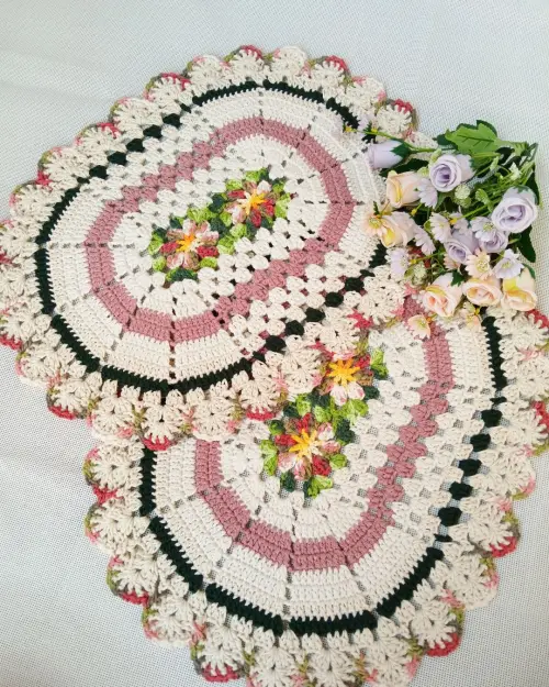 Kit 2 Peças Tapete de Crochê Oval com Flores Decoração Casa - Flor em tons de Rosa e Marrom