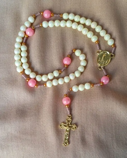 Terço Nossa Senhora de Fátima (creme)