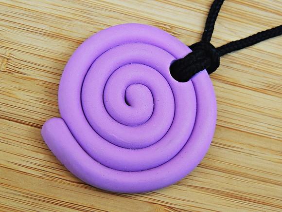 Colar Espiral Celta Lilás G