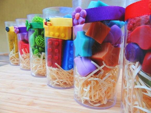 Copo com sabonetes variados