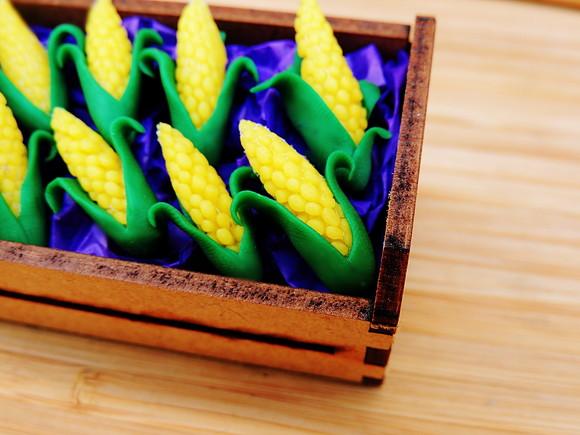 Mini Caixa de Feira com 10 Espigas de Milho - Biscuit
