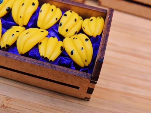 Mini Caixa de Feira com 10 Bananas - Biscuit