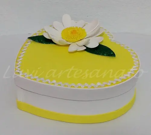 Caixa coração em e.v.a. margarida