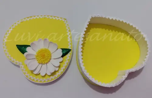 Caixa coração em e.v.a. margarida