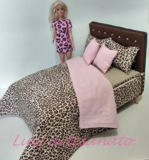 Cama Baú de casal oncinha para boneca Barbie