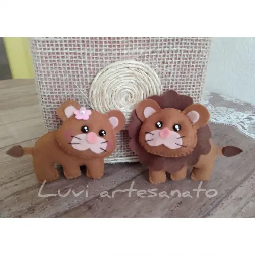 Casal de leãozinhos