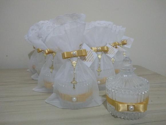 Mini Bomboniere com Vela Aromática, Organza e Mini Terço