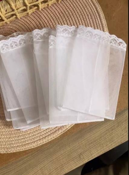 Saquinho de Organza Tunil 9x13 cm Borda em Renda 50 Unidades