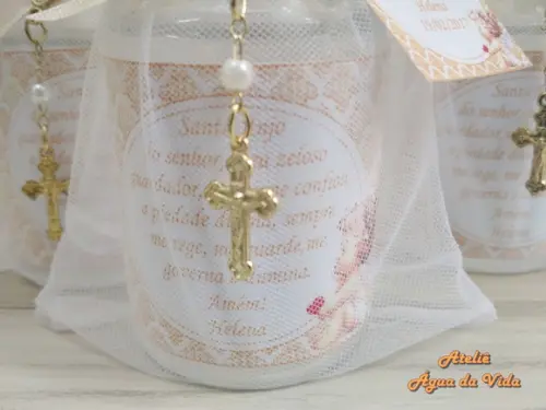 Lembrancinha Batizado Água Benta Vidro com Terço e Organza