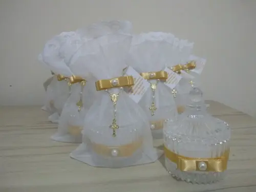 Mini Bomboniere com Vela Aromática, Organza e Mini Terço