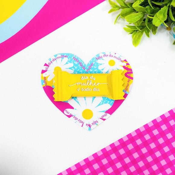 Card com Bala Dia da Mulher Coração