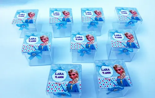 Caixa Acrilíca c/adesivo e laço