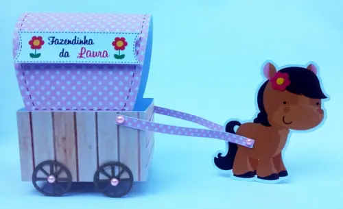 Carrocinha personalizada fazendinha