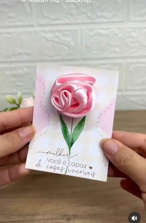 ARQUIVO DIA DAS MULHERES ARTE PARA IMPRIMIR CARTÃO PARA XUXINHA DE CABELO