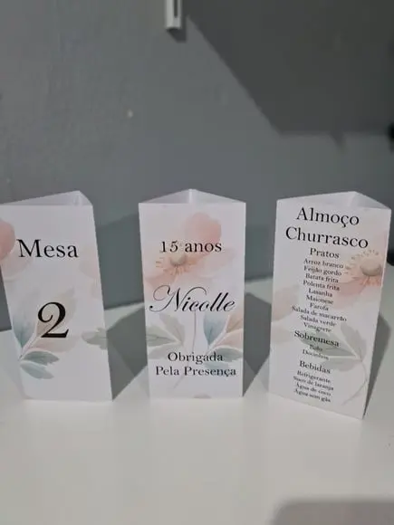 Cardápio de Mesa Triângulo