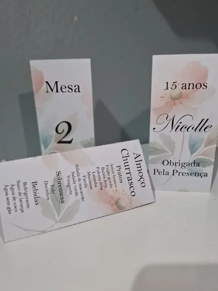 Cardápio de Mesa Triângulo