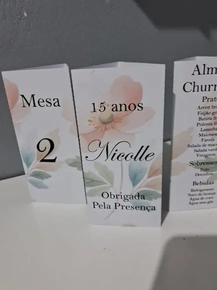 Cardápio de Mesa Triângulo