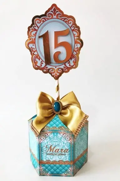 Centro de Mesa Luxo 15 Anos ? Turquesa, Ouro e Brilho Crysta