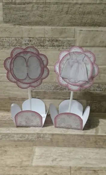 Forminha para doce com toper chá de bebê menina