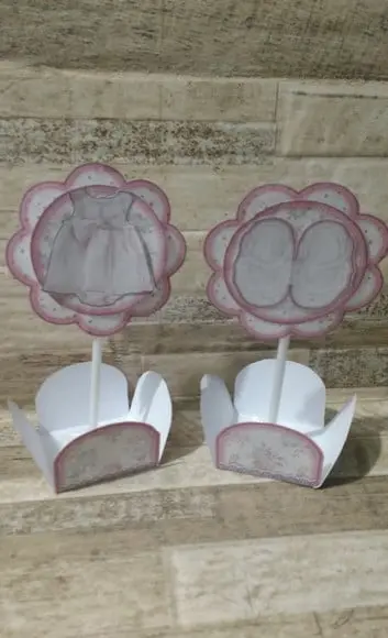 Forminha para doce com toper chá de bebê menina