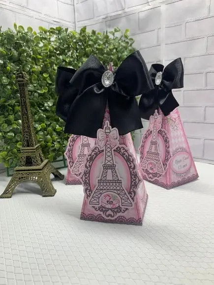 Caixa Pirâmide Paris