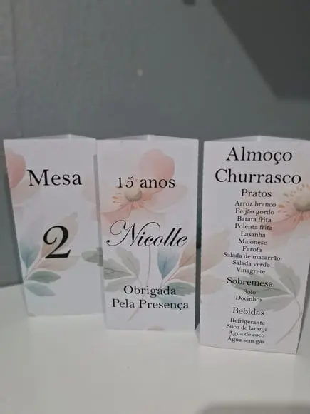 Cardápio de Mesa Triângulo