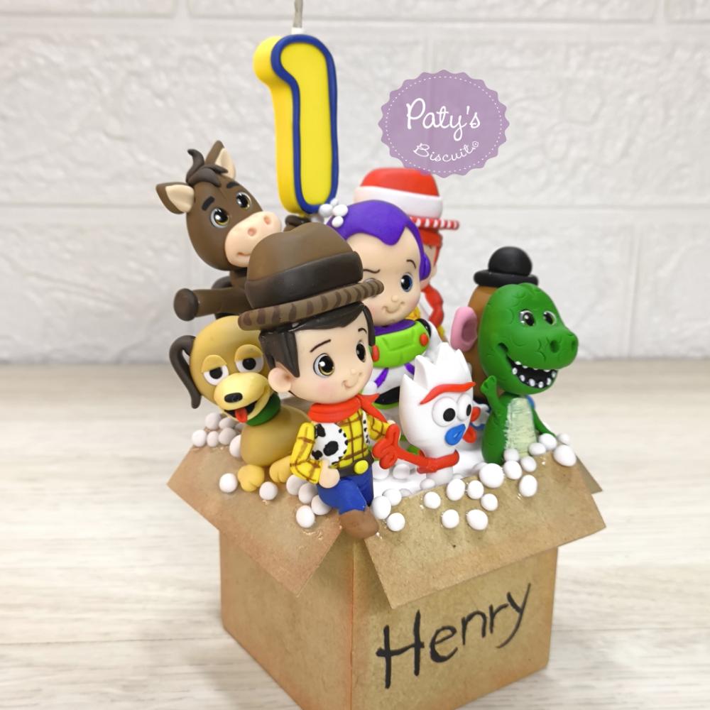 Topinho com Vela Toy Story na caixa de brinquedos