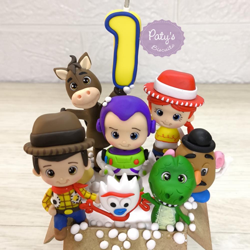 Topinho com Vela Toy Story na caixa de brinquedos