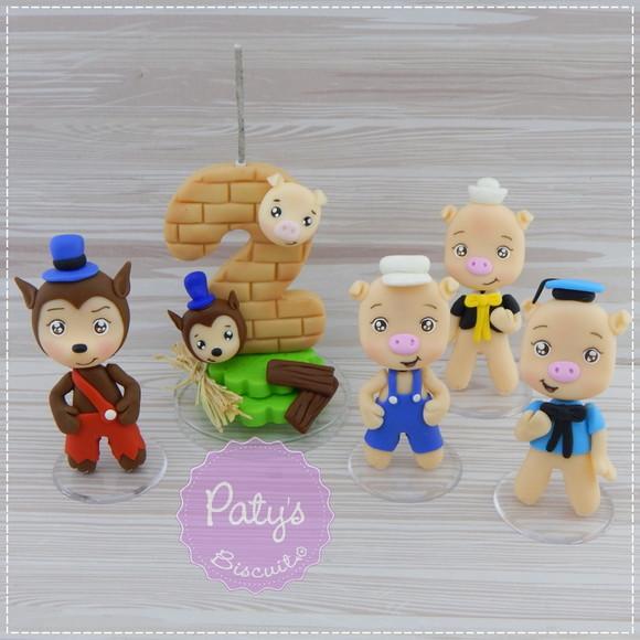 Kit Miniaturas + Vela Decorada Três Porquinhos e Lobo Mau