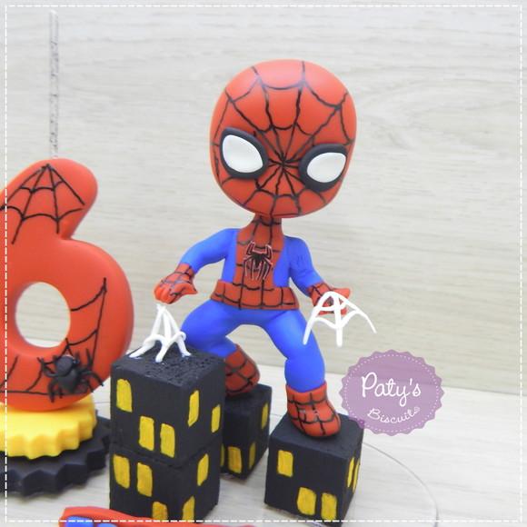 Topo com Vela Homem-aranha nos prédios