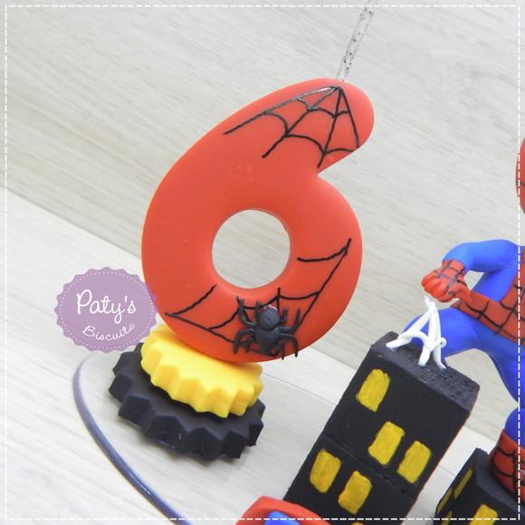Topo com Vela Homem-aranha nos prédios