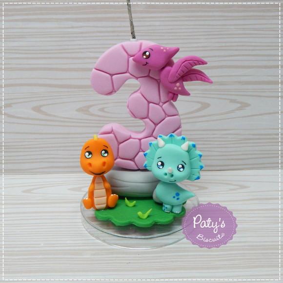 Vela Decorada Dinossauros (vela rosa)