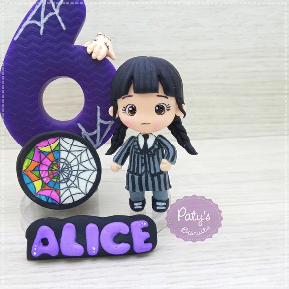 Vela Decorada Wandinha e Mãozinha Addams - Wednesday (vela viole